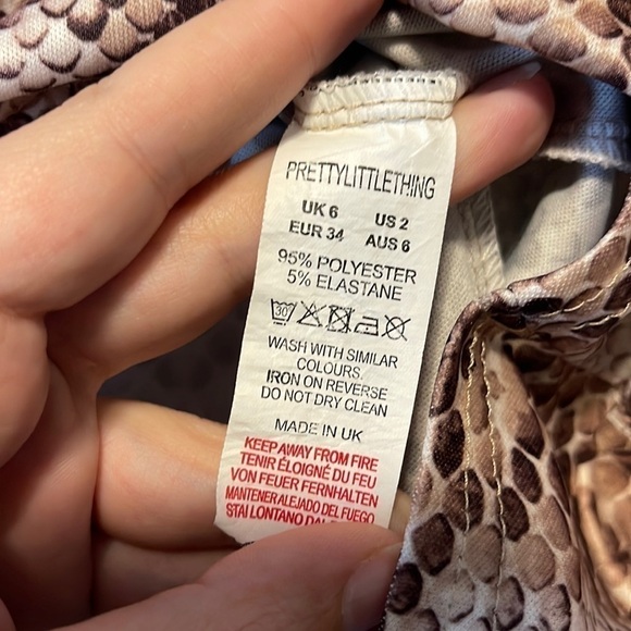 PRETTYLITTLETHING Shorts Size 2 Snakeskin Snake Print - Picture 3 of 6